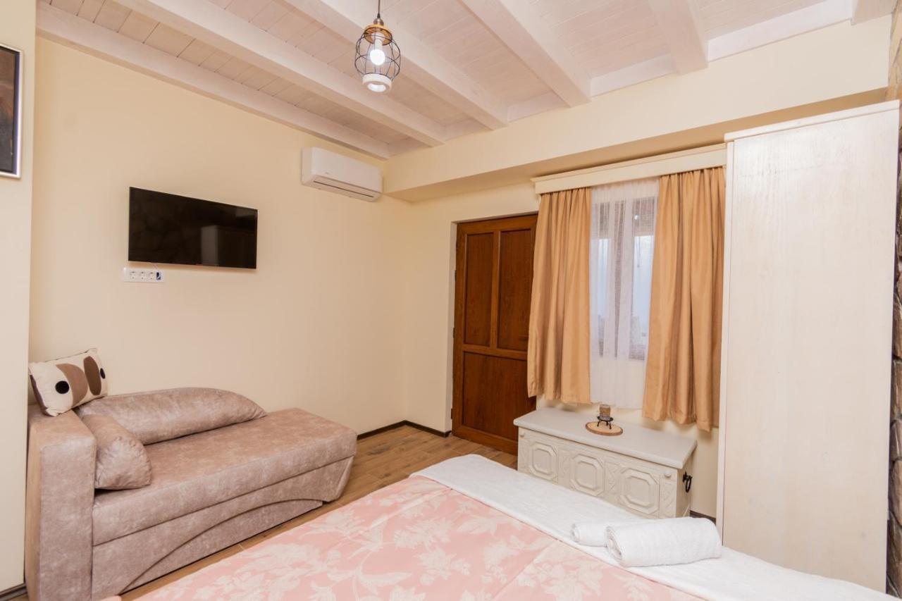 Ostroske Grede Bed and Breakfast Nikšić Buitenkant foto